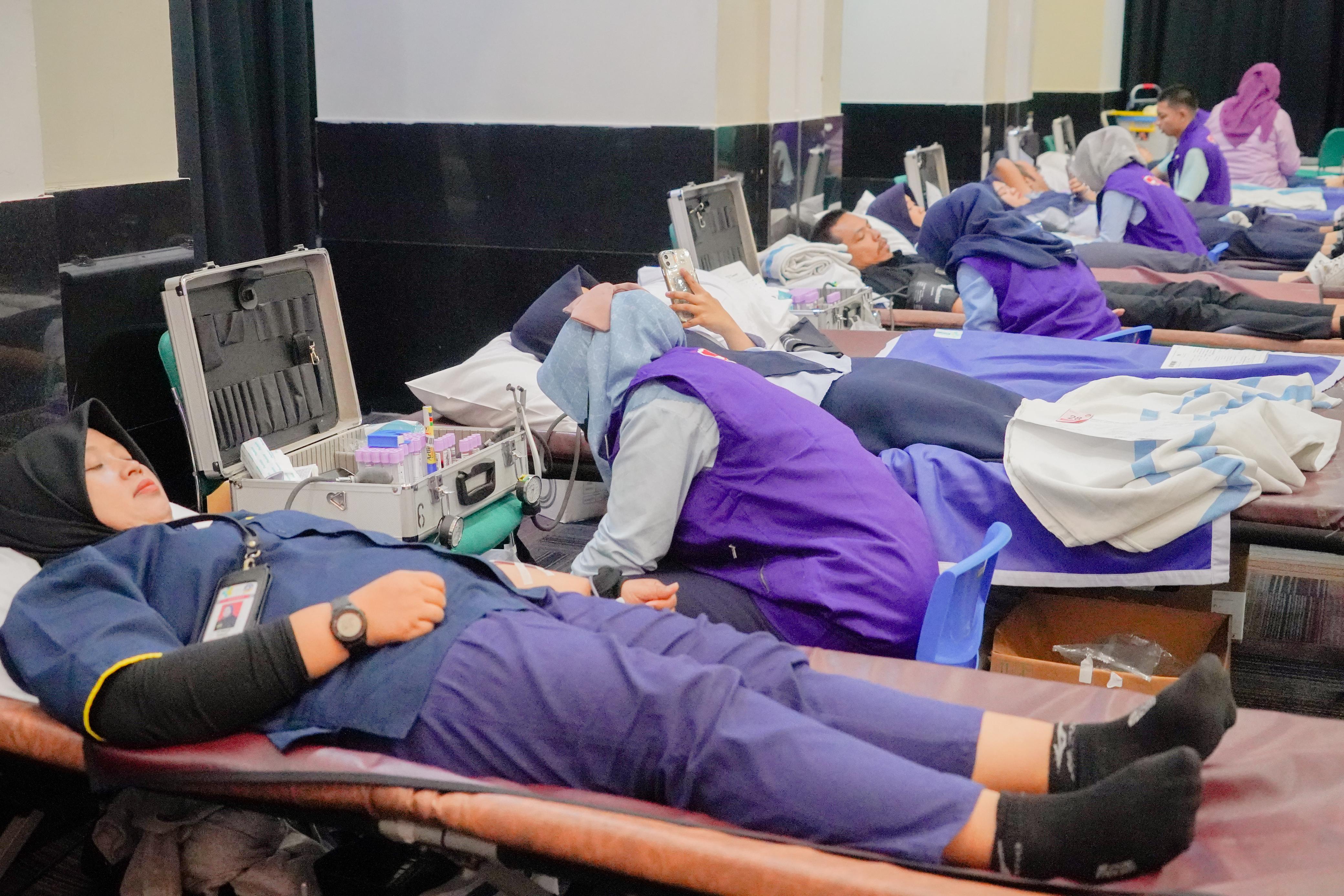 Dharma Wanita Kemenkes Gelar Aksi Donor Darah Peringati Hari Donor Darah Sedunia